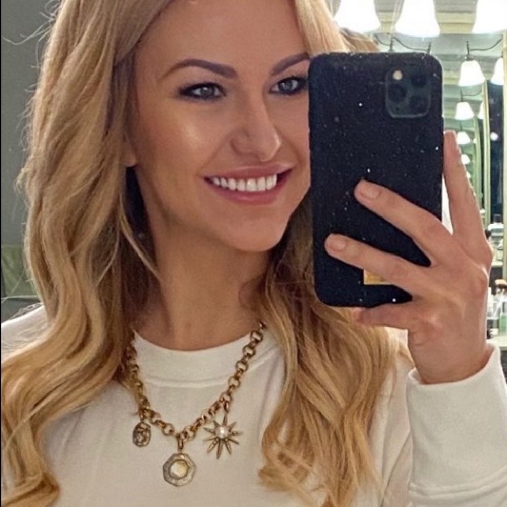 Kendra Scott necklace